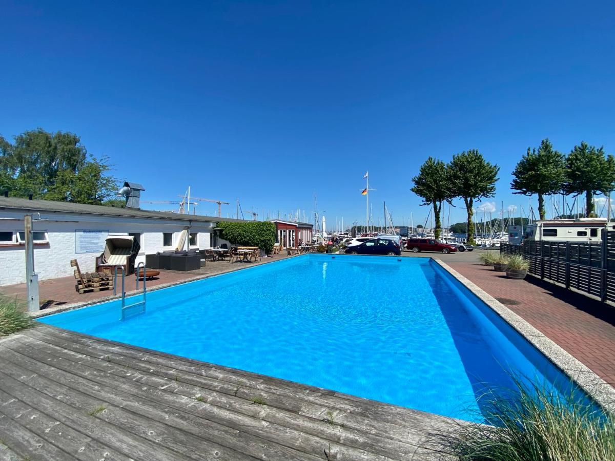 Hausboot Mit Traumlage In Luebeck-Travemuende Hotel Exterior photo