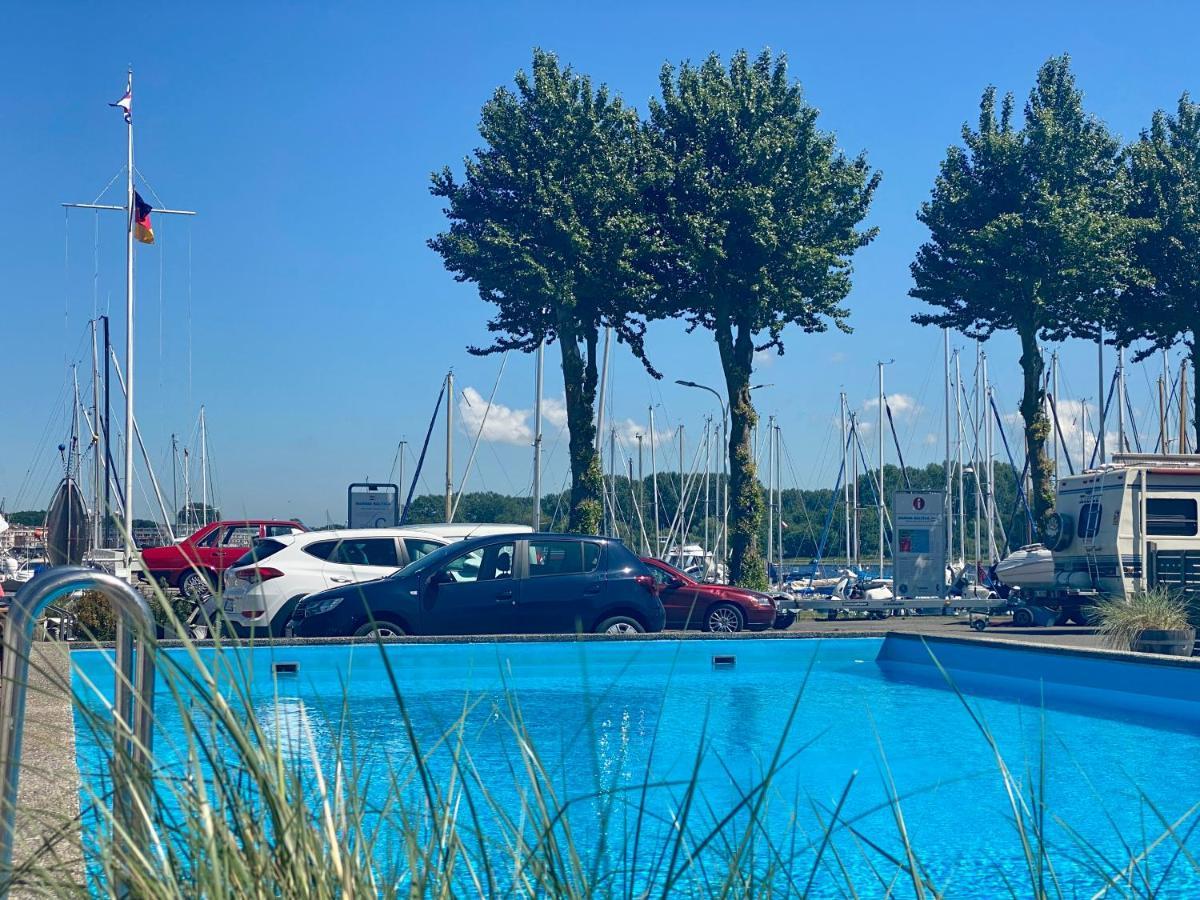 Hausboot Mit Traumlage In Luebeck-Travemuende Hotel Exterior photo